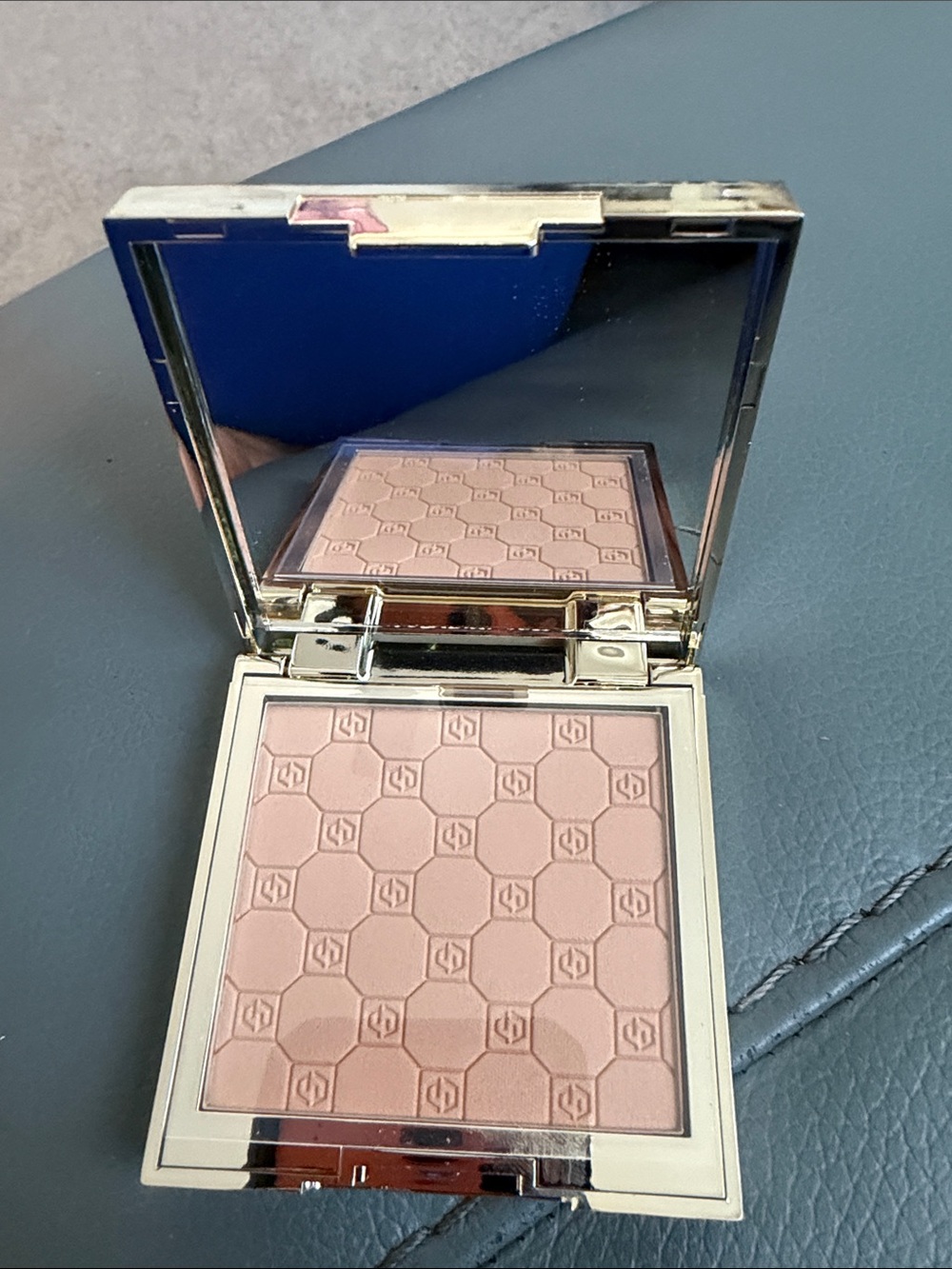 Jouer focus hydrate and setting Pressed Powder medium never used no box